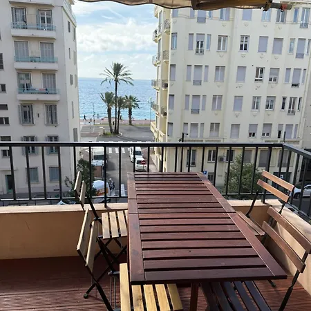 Terrasse Vue A 50 M Parking *