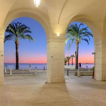 Terrasse Vue à 50 M *
